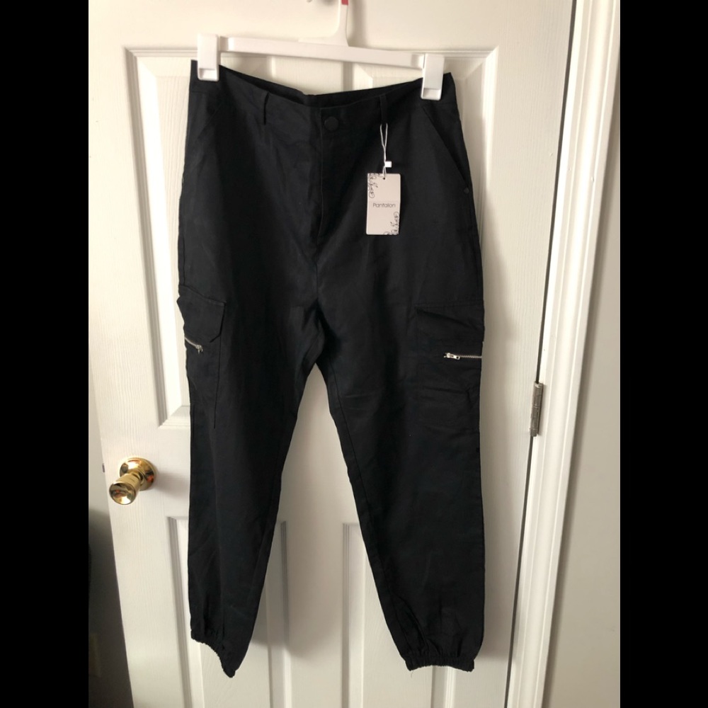 Pantalon Women’s NWT black cargo pants, XL